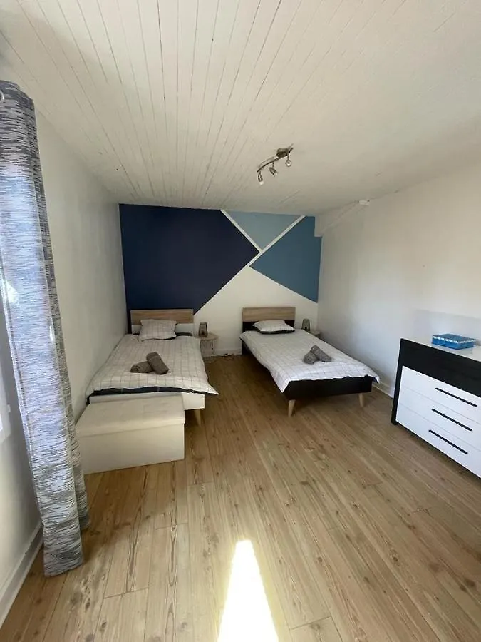 Le Gite De Felix - Maison Chaleureuse 190M2 - 6 Ch - 20Pers Sonnay 0*,  France